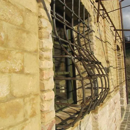 Kır Evi Serracanina *